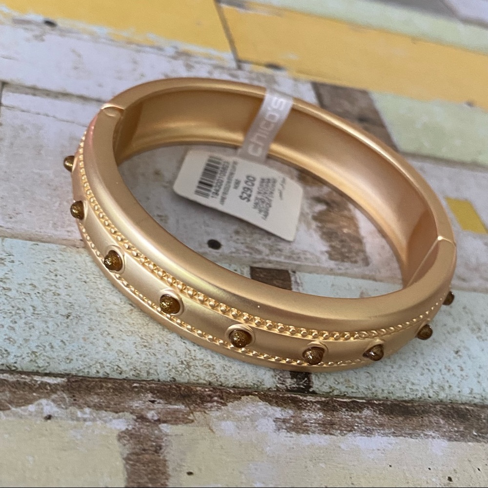 🔥HOST PICK🔥 NWT Chico’s Goldtone Beaded Cuff Bracelet
